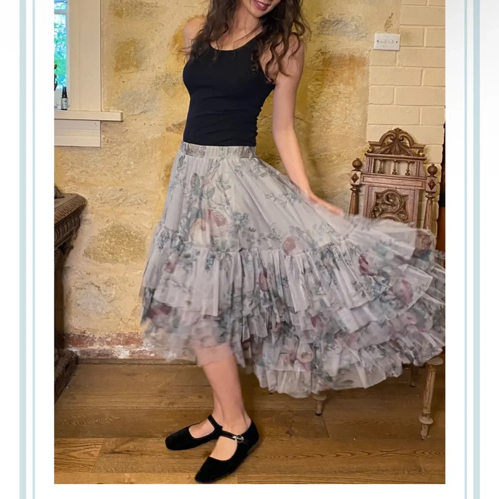 A fun flirty triple ballerina style skirt - Picture 1 of 7